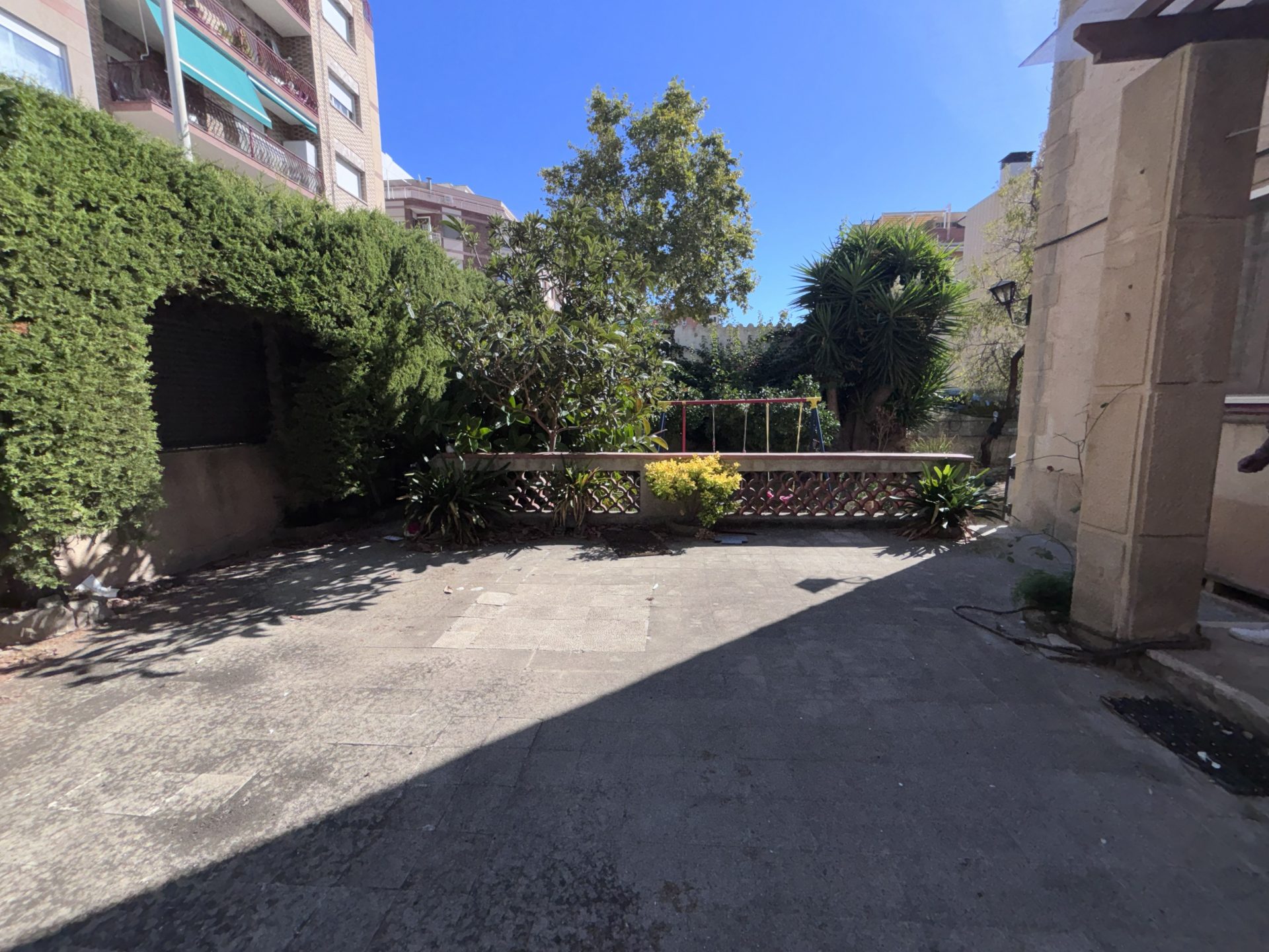 Solar en esquina en Badalona con edificabilidad para 13 viviendas